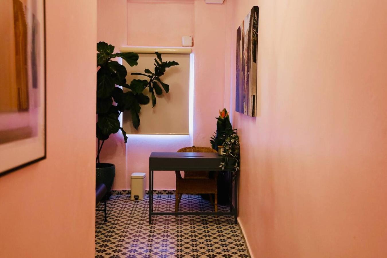 9 Sleek & Serene In Hotel *